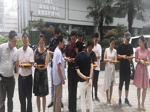 南京权威风水师专业风水培训课教风水班学员打罗盘